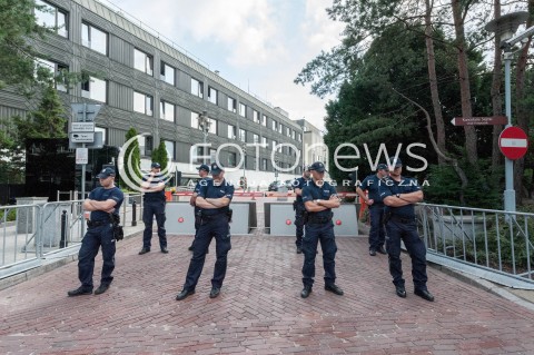  20.07.2018 WARSZAWA SEJM<br />POSIEDZENIE SEJMU<br />N/Z POLICJA PRZED WJAZDEM DO SEJMU<br /> 