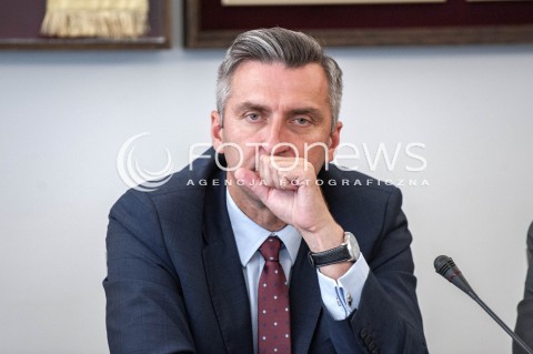  24.07.2018 WARSZAWA<br />POSIEDZENIE KOMISJI PARLAMENTARNYCH<br />SENACKA KOMISJA SPRAW ZAGRANICZNYCH I UNII EUROPEJSKIEJ<br />N/Z WALDEMAR SLUGOCKI<br /> 