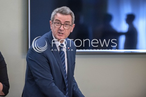  24.07.2018 WARSZAWA<br />POSIEDZENIE KOMISJI PARLAMENTARNYCH<br />KOMISJA DO SPRAW NIEPRAWIDLOWOSCI W VAT KOMISJA SLEDCZA DO ZBADANIA PRAWIDLOWOSCI I LEGALNOSCI DZIALAN ORAZ WYSTEPOWANIA ZANIEDBAN I ZANIECHAN ORGANOW I INSTYTUCJI PUBLICZNYCH W ZAKRESIE ZAPEWNIENIA DOCHODOW SKARBU PANSTWA Z TYTULU PODATKOW OD TOWAROW I USLUG I PODATKU AKCYZOWEGO W OKRESIE OD GRUDNIA 2007 R. DO LISTOPADA 2015 R.<br />N/Z WOJCIECH MURDZEK<br /> 