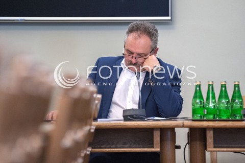  24.07.2018 WARSZAWA<br />POSIEDZENIE KOMISJI PARLAMENTARNYCH<br />KOMISJA DO SPRAW NIEPRAWIDLOWOSCI W VAT KOMISJA SLEDCZA DO ZBADANIA PRAWIDLOWOSCI I LEGALNOSCI DZIALAN ORAZ WYSTEPOWANIA ZANIEDBAN I ZANIECHAN ORGANOW I INSTYTUCJI PUBLICZNYCH W ZAKRESIE ZAPEWNIENIA DOCHODOW SKARBU PANSTWA Z TYTULU PODATKOW OD TOWAROW I USLUG I PODATKU AKCYZOWEGO W OKRESIE OD GRUDNIA 2007 R. DO LISTOPADA 2015 R.<br />N/Z MAREK JAKUBIAK<br /> 