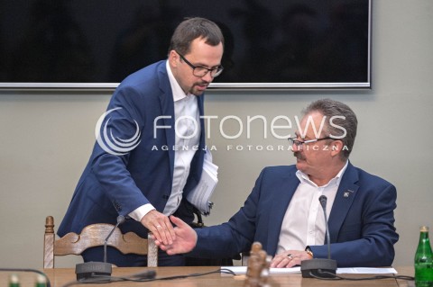  24.07.2018 WARSZAWA<br />POSIEDZENIE KOMISJI PARLAMENTARNYCH<br />KOMISJA DO SPRAW NIEPRAWIDLOWOSCI W VAT KOMISJA SLEDCZA DO ZBADANIA PRAWIDLOWOSCI I LEGALNOSCI DZIALAN ORAZ WYSTEPOWANIA ZANIEDBAN I ZANIECHAN ORGANOW I INSTYTUCJI PUBLICZNYCH W ZAKRESIE ZAPEWNIENIA DOCHODOW SKARBU PANSTWA Z TYTULU PODATKOW OD TOWAROW I USLUG I PODATKU AKCYZOWEGO W OKRESIE OD GRUDNIA 2007 R. DO LISTOPADA 2015 R.<br />N/Z MARCIN HORALA MAREK JAKUBIAK<br /> 