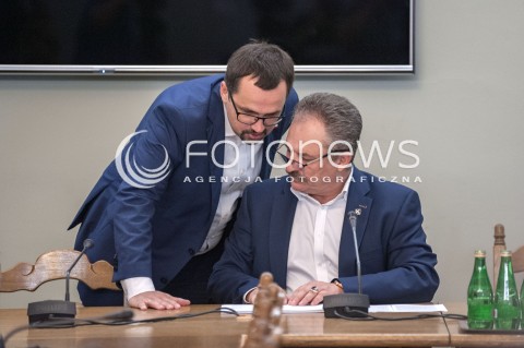  24.07.2018 WARSZAWA<br />POSIEDZENIE KOMISJI PARLAMENTARNYCH<br />KOMISJA DO SPRAW NIEPRAWIDLOWOSCI W VAT KOMISJA SLEDCZA DO ZBADANIA PRAWIDLOWOSCI I LEGALNOSCI DZIALAN ORAZ WYSTEPOWANIA ZANIEDBAN I ZANIECHAN ORGANOW I INSTYTUCJI PUBLICZNYCH W ZAKRESIE ZAPEWNIENIA DOCHODOW SKARBU PANSTWA Z TYTULU PODATKOW OD TOWAROW I USLUG I PODATKU AKCYZOWEGO W OKRESIE OD GRUDNIA 2007 R. DO LISTOPADA 2015 R.<br />N/Z MARCIN HORALA MAREK JAKUBIAK<br /> 