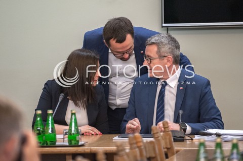  24.07.2018 WARSZAWA<br />POSIEDZENIE KOMISJI PARLAMENTARNYCH<br />KOMISJA DO SPRAW NIEPRAWIDLOWOSCI W VAT KOMISJA SLEDCZA DO ZBADANIA PRAWIDLOWOSCI I LEGALNOSCI DZIALAN ORAZ WYSTEPOWANIA ZANIEDBAN I ZANIECHAN ORGANOW I INSTYTUCJI PUBLICZNYCH W ZAKRESIE ZAPEWNIENIA DOCHODOW SKARBU PANSTWA Z TYTULU PODATKOW OD TOWAROW I USLUG I PODATKU AKCYZOWEGO W OKRESIE OD GRUDNIA 2007 R. DO LISTOPADA 2015 R.<br />N/Z MARCIN HORALA MAREK JAKUBIAK<br /> 