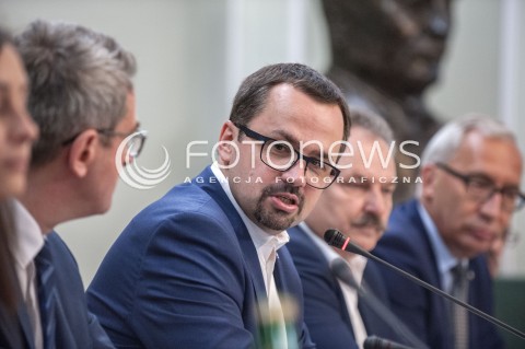  24.07.2018 WARSZAWA<br />POSIEDZENIE KOMISJI PARLAMENTARNYCH<br />KOMISJA DO SPRAW NIEPRAWIDLOWOSCI W VAT KOMISJA SLEDCZA DO ZBADANIA PRAWIDLOWOSCI I LEGALNOSCI DZIALAN ORAZ WYSTEPOWANIA ZANIEDBAN I ZANIECHAN ORGANOW I INSTYTUCJI PUBLICZNYCH W ZAKRESIE ZAPEWNIENIA DOCHODOW SKARBU PANSTWA Z TYTULU PODATKOW OD TOWAROW I USLUG I PODATKU AKCYZOWEGO W OKRESIE OD GRUDNIA 2007 R. DO LISTOPADA 2015 R.<br />N/Z MARCIN HORALA<br /> 