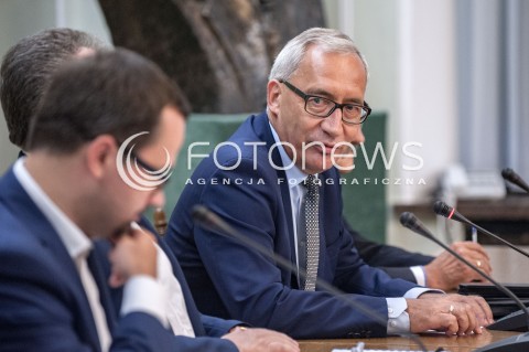  24.07.2018 WARSZAWA<br />POSIEDZENIE KOMISJI PARLAMENTARNYCH<br />KOMISJA DO SPRAW NIEPRAWIDLOWOSCI W VAT KOMISJA SLEDCZA DO ZBADANIA PRAWIDLOWOSCI I LEGALNOSCI DZIALAN ORAZ WYSTEPOWANIA ZANIEDBAN I ZANIECHAN ORGANOW I INSTYTUCJI PUBLICZNYCH W ZAKRESIE ZAPEWNIENIA DOCHODOW SKARBU PANSTWA Z TYTULU PODATKOW OD TOWAROW I USLUG I PODATKU AKCYZOWEGO W OKRESIE OD GRUDNIA 2007 R. DO LISTOPADA 2015 R.<br />N/Z KAZIMIERZ SMOLINSKI<br /> 