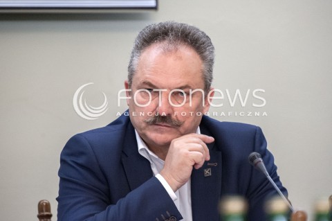  24.07.2018 WARSZAWA<br />POSIEDZENIE KOMISJI PARLAMENTARNYCH<br />KOMISJA DO SPRAW NIEPRAWIDLOWOSCI W VAT KOMISJA SLEDCZA DO ZBADANIA PRAWIDLOWOSCI I LEGALNOSCI DZIALAN ORAZ WYSTEPOWANIA ZANIEDBAN I ZANIECHAN ORGANOW I INSTYTUCJI PUBLICZNYCH W ZAKRESIE ZAPEWNIENIA DOCHODOW SKARBU PANSTWA Z TYTULU PODATKOW OD TOWAROW I USLUG I PODATKU AKCYZOWEGO W OKRESIE OD GRUDNIA 2007 R. DO LISTOPADA 2015 R.<br />N/Z MAREK JAKUBIAK<br /> 