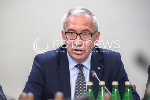  24.07.2018 WARSZAWA<br />POSIEDZENIE KOMISJI PARLAMENTARNYCH<br />KOMISJA DO SPRAW NIEPRAWIDLOWOSCI W VAT KOMISJA SLEDCZA DO ZBADANIA PRAWIDLOWOSCI I LEGALNOSCI DZIALAN ORAZ WYSTEPOWANIA ZANIEDBAN I ZANIECHAN ORGANOW I INSTYTUCJI PUBLICZNYCH W ZAKRESIE ZAPEWNIENIA DOCHODOW SKARBU PANSTWA Z TYTULU PODATKOW OD TOWAROW I USLUG I PODATKU AKCYZOWEGO W OKRESIE OD GRUDNIA 2007 R. DO LISTOPADA 2015 R.<br />N/Z KAZIMIERZ SMOLINSKI<br /> 