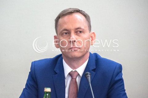  24.07.2018 WARSZAWA<br />POSIEDZENIE KOMISJI PARLAMENTARNYCH<br />KOMISJA DO SPRAW NIEPRAWIDLOWOSCI W VAT KOMISJA SLEDCZA DO ZBADANIA PRAWIDLOWOSCI I LEGALNOSCI DZIALAN ORAZ WYSTEPOWANIA ZANIEDBAN I ZANIECHAN ORGANOW I INSTYTUCJI PUBLICZNYCH W ZAKRESIE ZAPEWNIENIA DOCHODOW SKARBU PANSTWA Z TYTULU PODATKOW OD TOWAROW I USLUG I PODATKU AKCYZOWEGO W OKRESIE OD GRUDNIA 2007 R. DO LISTOPADA 2015 R.<br />N/Z ZBIGNIEW KONWINSKI<br /> 