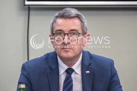  24.07.2018 WARSZAWA<br />POSIEDZENIE KOMISJI PARLAMENTARNYCH<br />KOMISJA DO SPRAW NIEPRAWIDLOWOSCI W VAT KOMISJA SLEDCZA DO ZBADANIA PRAWIDLOWOSCI I LEGALNOSCI DZIALAN ORAZ WYSTEPOWANIA ZANIEDBAN I ZANIECHAN ORGANOW I INSTYTUCJI PUBLICZNYCH W ZAKRESIE ZAPEWNIENIA DOCHODOW SKARBU PANSTWA Z TYTULU PODATKOW OD TOWAROW I USLUG I PODATKU AKCYZOWEGO W OKRESIE OD GRUDNIA 2007 R. DO LISTOPADA 2015 R.<br />N/Z WOJCIECH MURDZEK<br /> 