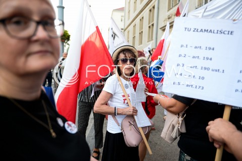  24.07.2018 GDANSK<br />DEMONSTRACJA KOD POD SADEM OKREGOWYM W GDANSKU<br />N/Z MANIFESTUJACY<br /> 