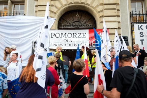  24.07.2018 GDANSK<br />DEMONSTRACJA KOD POD SADEM OKREGOWYM W GDANSKU<br />N/Z MANIFESTUJACY<br /> 
