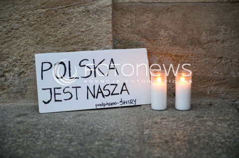  24.07.2018 GDANSK<br />DEMONSTRACJA KOD POD SADEM OKREGOWYM W GDANSKU<br />N/Z TRANSPARENT POLSKA JEST NASZA PODPISANO SWIRY<br /> 