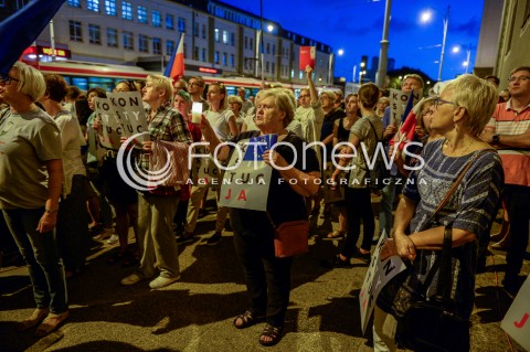  24.07.2018 GDANSK<br />DEMONSTRACJA KOD POD SADEM OKREGOWYM W GDANSKU<br />N/Z MANIFESTUJACY<br /> 