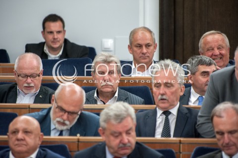  25.07.2018 WARSZAWA SENAT<br />POSIEDZENIE SENATU<br />GLOSOWANIE NAD PROJEKTEM REFERENDUM<br />N/Z SENATOROWIE SALA PLENARNA<br /> 