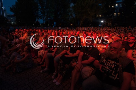  27.07.2018 WARSZAWA<br />FOGG PIESNIARZ WARSZAWY KONCERT W MUZEUM POWSTANIA WARSZAWSKIEGO<br />N/Z WIDZOWIE SLUCHACZE KONCERTU<br /> 