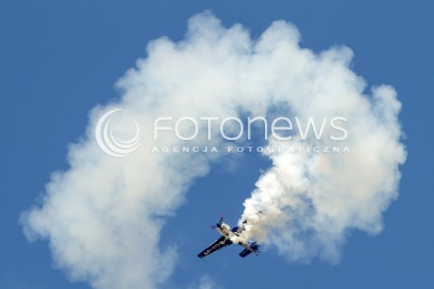  28.07.2018 MIELEC <br />IV PODKARPACKIE POKAZY LOTNICZE<br />N/Z SAMOLOT AKROBACYJNY EXTRA 300 - PILOT MACIEJ POSPIESZYNSKI<br /> 