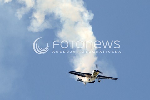  28.07.2018 MIELEC <br />IV PODKARPACKIE POKAZY LOTNICZE<br />N/Z SAMOLOT AKROBACYJNY EXTRA 300 - PILOT MACIEJ POSPIESZYNSKI<br /> 