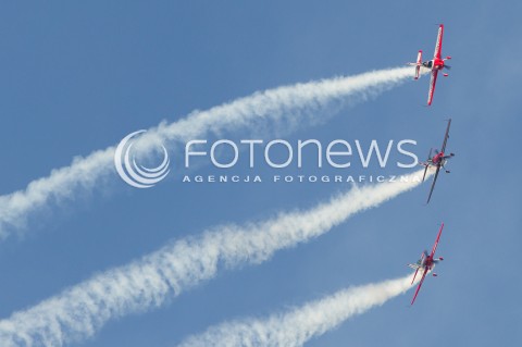  28.07.2018 MIELEC <br />IV PODKARPACKIE POKAZY LOTNICZE<br />N/Z POLSKI ZESPOL AKROBACYJNY FIREBIRDS LATAJACY NA SAMOLOTACH EXTRA 330<br /> 