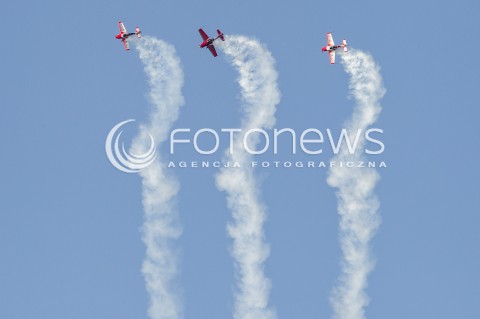  28.07.2018 MIELEC <br />IV PODKARPACKIE POKAZY LOTNICZE<br />N/Z POLSKI ZESPOL AKROBACYJNY FIREBIRDS LATAJACY NA SAMOLOTACH EXTRA 330<br /> 