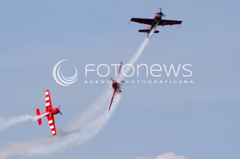  28.07.2018 MIELEC <br />IV PODKARPACKIE POKAZY LOTNICZE<br />N/Z POLSKI ZESPOL AKROBACYJNY FIREBIRDS LATAJACY NA SAMOLOTACH EXTRA 330<br /> 