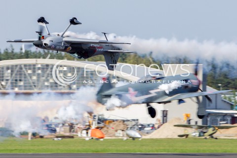 28.07.2018 MIELEC <br />IV PODKARPACKIE POKAZY LOTNICZE<br />N/Z SAMOLOT AKROBACYJNY XTREME AIR SBACH 300 ( PILOT ARTUR KIELAK ) REJESTRACJA SP-EED I SAMOLOT JAK-3U<br /> 
