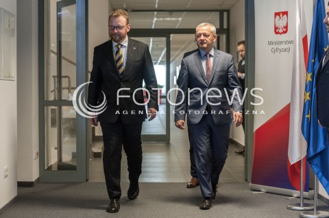  30.07.2018 WARSZAWA<br />KONFERENCJA MINISTROW ZDROWIA I CYFRYZACJI RODZICU ZAREJESTRUJ NARODZINY DZIECKA PRZEZ INTERNET<br />N/Z LUKASZ SZUMOWSKI MAREK ZAGORSKI<br /> 