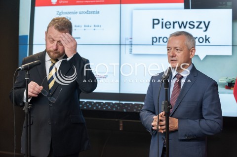  30.07.2018 WARSZAWA<br />KONFERENCJA MINISTROW ZDROWIA I CYFRYZACJI RODZICU ZAREJESTRUJ NARODZINY DZIECKA PRZEZ INTERNET<br />N/Z LUKASZ SZUMOWSKI MAREK ZAGORSKI<br /> 