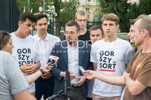  31.07.2018 WARSZAWA<br />KONFERENCJA MLODZIEZOWEK PARTII OPOZYCYJNYCH POLICYJNA INWIGILACJA PODCZAS LIPCOWYCH PROTESTOW PRZED MINISTERSTWEM SPRAW WEWNETRZNYCH<br />N/Z UCZESTNICY WYDARZENIA<br /> 