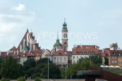  03.08.2018 WARSZAWA<br />REJS Z WARSZAWY DO ZALEWU ZEGRZYNSKIEGO<br />N/Z ZAMEK KROLEWSKI WIDOK OD STRONY WISLY<br /> 