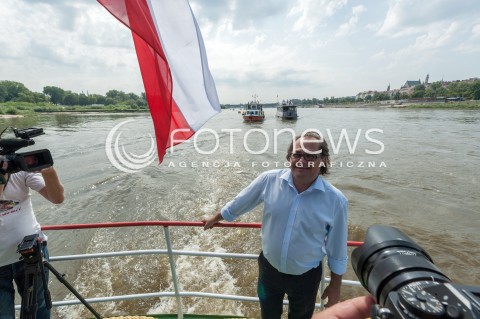  03.08.2018 WARSZAWA<br />REJS Z WARSZAWY DO ZALEWU ZEGRZYNSKIEGO<br />N/Z MAREK GROBARCZYK<br /> 