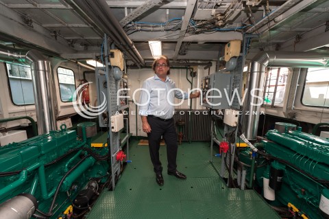  03.08.2018 WARSZAWA<br />REJS Z WARSZAWY DO ZALEWU ZEGRZYNSKIEGO<br />N/Z MAREK GROBARCZYK W MASZYNOWNI<br /> 