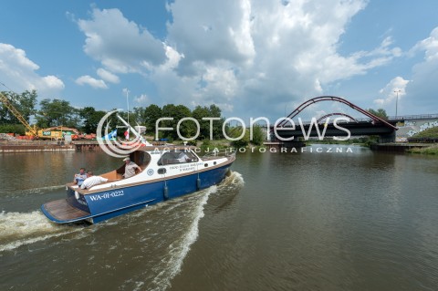  03.08.2018 WARSZAWA<br />REJS Z WARSZAWY DO ZALEWU ZEGRZYNSKIEGO<br />N/Z STATEK NA TLE MOSTU<br /> 