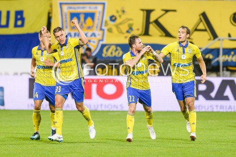  11.08.2018 GDYNIA<br />
PILKA NOZNA - EKSTRAKLASA SEZON 2018/2019<br />
MECZ ARKA GDYNIA - GORNIK ZABRZE<br />
N/Z ROBERT SULEWSKI DAMIAN ZBOZIEN MICHAL JANOTA FREDERIK HELSTRUP RADOSC BRAMKA GOL NA 1:1<br />
 