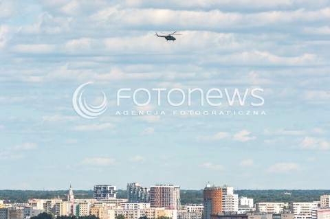  12.08.2018 WARSZAWA<br />
PROBNY PRZELOT SAMOLOTOW NAD WARSZAWA PRZED OBCHODAMI 100-LECIA ODZYSKANIA NIEPODLEGLOSCI <br />
N/Z SMIGLOWIEC HELIKOPTER WOJSKOWY MI-8<br />
 