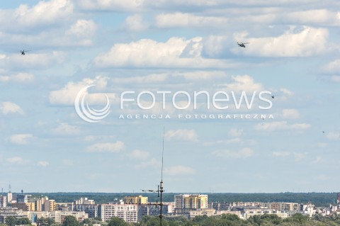  12.08.2018 WARSZAWA<br />
PROBNY PRZELOT SAMOLOTOW NAD WARSZAWA PRZED OBCHODAMI 100-LECIA ODZYSKANIA NIEPODLEGLOSCI <br />
N/Z SMIGLOWCE HELIKOPTERY WOJSKOWE<br />
 