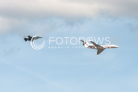  12.08.2018 WARSZAWA<br />
PROBNY PRZELOT SAMOLOTOW NAD WARSZAWA PRZED OBCHODAMI 100-LECIA ODZYSKANIA NIEPODLEGLOSCI <br />
N/Z SAMOLOT F-16 FIGHTING FALCON ORAZ SAMOLOT DO TRANSPORTU VIP GULFSTREAM G550<br />
 