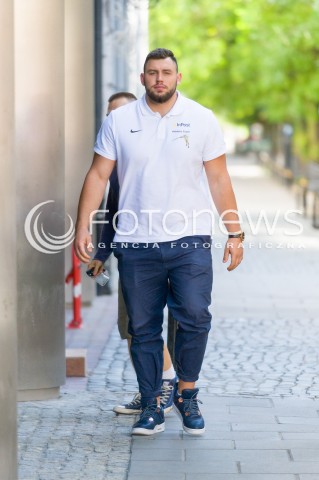  12.08.2018 WARSZAWA <br />GWIAZDY PRZED STUDIEM DZIEN DOBRY TVN <br />N/Z KONRAD BUKOWIECKI<br /> 