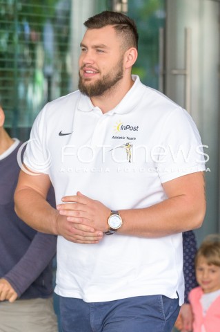  12.08.2018 WARSZAWA <br />GWIAZDY PRZED STUDIEM DZIEN DOBRY TVN <br />N/Z KONRAD BUKOWIECKI<br /> 