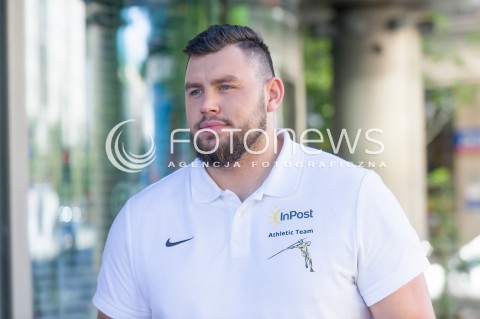  12.08.2018 WARSZAWA <br />GWIAZDY PRZED STUDIEM DZIEN DOBRY TVN <br />N/Z KONRAD BUKOWIECKI<br /> 