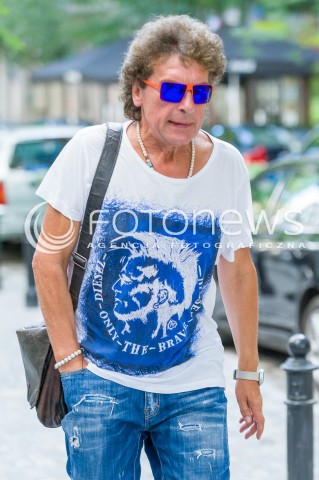  12.08.2018 WARSZAWA <br />GWIAZDY PRZED STUDIEM DZIEN DOBRY TVN <br />N/Z JANUSZ PANASEWICZ<br /> 