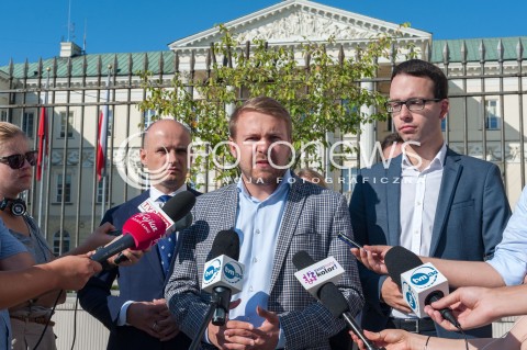  13.08.2018 WARSZAWA<br />KONFERENCJA RADNYCH PIS #RATUSZRAFALA NA TEMAT UDZIALU JAROSLAWA JOZWIAKA W KAMPANII RAFALA TRZASKOWSKIEGO <br />N/Z RADNI PRAWA I SPRAWIEDLIWOSCI DARIUSZ LASOCKI KRZYSZTOF BOSAK JACEK OZDOBA<br /> 