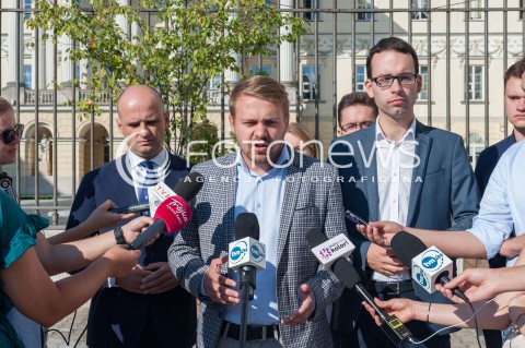  13.08.2018 WARSZAWA<br />KONFERENCJA RADNYCH PIS #RATUSZRAFALA NA TEMAT UDZIALU JAROSLAWA JOZWIAKA W KAMPANII RAFALA TRZASKOWSKIEGO <br />N/Z RADNI PRAWA I SPRAWIEDLIWOSCI DARIUSZ LASOCKI KRZYSZTOF BOSAK JACEK OZDOBA<br /> 