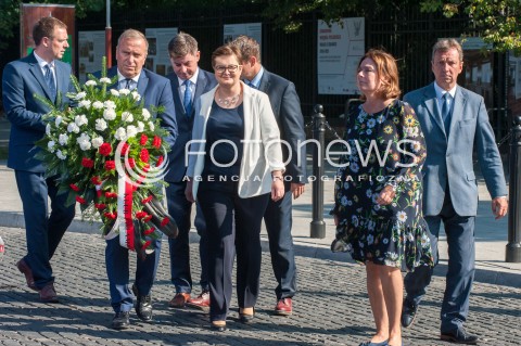  15.08.2018 WARSZAWA<br />ZLOZENIE WIENCOW PRZEZ POLITYKOW PARTII OPOZYCYJNYCH POD POMNIKIEM PILSUDSKIEGO PRZED BELWEDEREM<br />N/Z GRZEGORZ SCHETYNA KATARZYNA LUBNAUER MALGORZATA KIDAWA BLONSKA RAFAL TRZASKOWSKI ANDRZEJ HALICKI JAN GRABIEC<br /> 