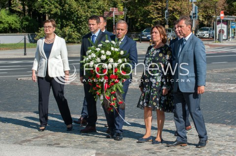  15.08.2018 WARSZAWA<br />ZLOZENIE WIENCOW PRZEZ POLITYKOW PARTII OPOZYCYJNYCH POD POMNIKIEM PILSUDSKIEGO PRZED BELWEDEREM<br />N/Z GRZEGORZ SCHETYNA KATARZYNA LUBNAUER MALGORZATA KIDAWA BLONSKA RAFAL TRZASKOWSKI ANDRZEJ HALICKI JAN GRABIEC<br /> 