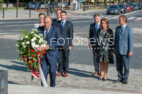 15.08.2018 WARSZAWA<br />ZLOZENIE WIENCOW PRZEZ POLITYKOW PARTII OPOZYCYJNYCH POD POMNIKIEM PILSUDSKIEGO PRZED BELWEDEREM<br />N/Z GRZEGORZ SCHETYNA KATARZYNA LUBNAUER MALGORZATA KIDAWA BLONSKA RAFAL TRZASKOWSKI ANDRZEJ HALICKI JAN GRABIEC<br /> 