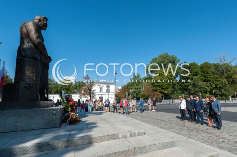 15.08.2018 WARSZAWA<br />ZLOZENIE WIENCOW PRZEZ POLITYKOW PARTII OPOZYCYJNYCH POD POMNIKIEM PILSUDSKIEGO PRZED BELWEDEREM<br />N/Z GRZEGORZ SCHETYNA KATARZYNA LUBNAUER MALGORZATA KIDAWA BLONSKA RAFAL TRZASKOWSKI ANDRZEJ HALICKI JAN GRABIEC<br /> 
