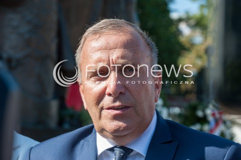  15.08.2018 WARSZAWA<br />ZLOZENIE WIENCOW PRZEZ POLITYKOW PARTII OPOZYCYJNYCH POD POMNIKIEM PILSUDSKIEGO PRZED BELWEDEREM<br />N/Z GRZEGORZ SCHETYNA<br /> 