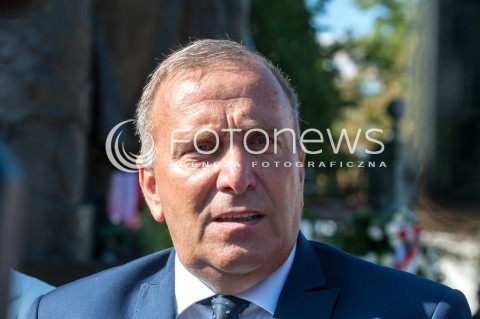  15.08.2018 WARSZAWA<br />ZLOZENIE WIENCOW PRZEZ POLITYKOW PARTII OPOZYCYJNYCH POD POMNIKIEM PILSUDSKIEGO PRZED BELWEDEREM<br />N/Z GRZEGORZ SCHETYNA<br /> 