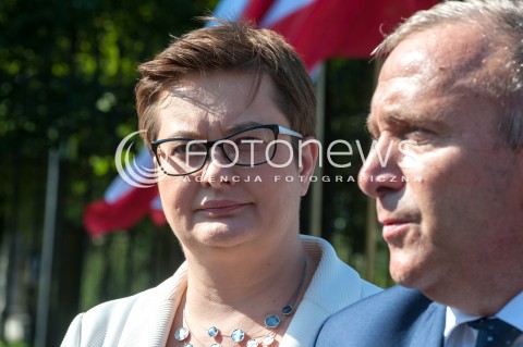  15.08.2018 WARSZAWA<br />ZLOZENIE WIENCOW PRZEZ POLITYKOW PARTII OPOZYCYJNYCH POD POMNIKIEM PILSUDSKIEGO PRZED BELWEDEREM<br />N/Z GRZEGORZ SCHETYNA KATARZYNA LUBNAUER<br /> 