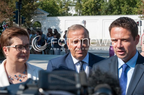  15.08.2018 WARSZAWA<br />ZLOZENIE WIENCOW PRZEZ POLITYKOW PARTII OPOZYCYJNYCH POD POMNIKIEM PILSUDSKIEGO PRZED BELWEDEREM<br />N/Z GRZEGORZ SCHETYNA KATARZYNA LUBNAUER RAFAL TRZASKOWSKI<br /> 